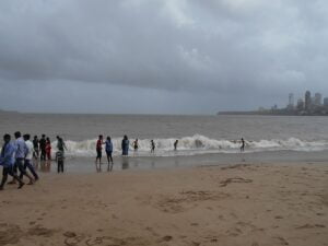 tourist places in mumbai mumbai me ghumne ki jagah Girgaon Chaupatty Beach, Mumbai