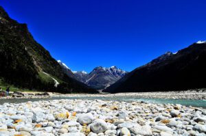 Yumthang Valley of Flowers Tourist Places In Sikkim - सिक्किम मे घुमने की जगह