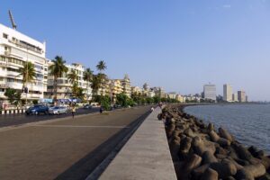 tourist places in mumbai mumbai me ghumne ki jagah Marine Drive, Mumbai