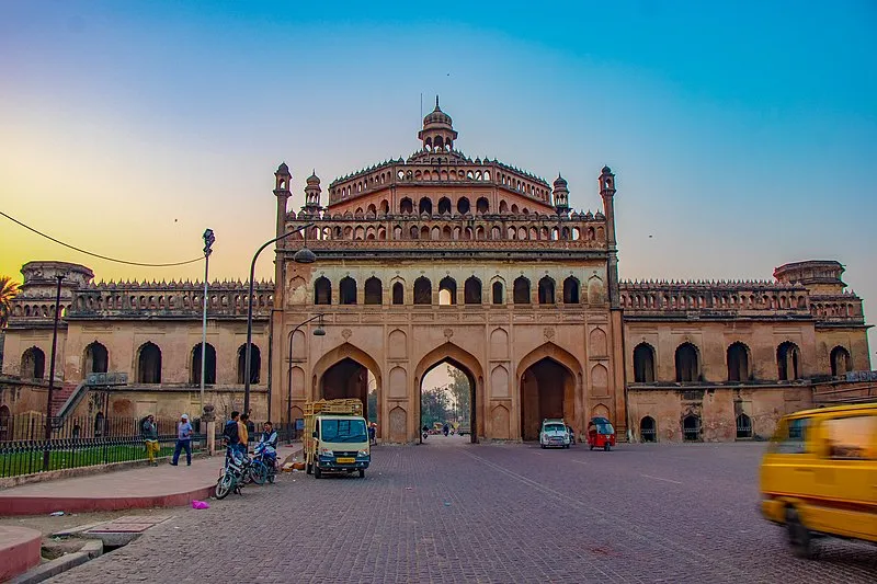 Rumi Darwaza, Lucknow me ghumne ki jagah