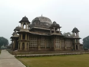 Ghaus Muhammed Tomb, Gwalior me ghumne ki jagah