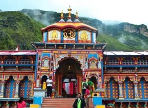चार धाम यात्रा (char dham yatra) हिदू धर्म के चार सबसे महत्वपूर्ण तीर्थ स्थलों की यात्रा है।